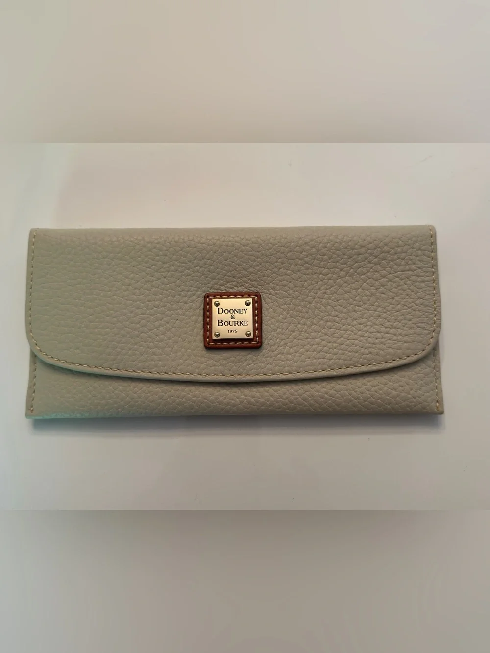 DOONEY & BOURKE OFF-WHITE/CREAM PEBBLE GRAIN LEATHER CLUTCH/WSLLET